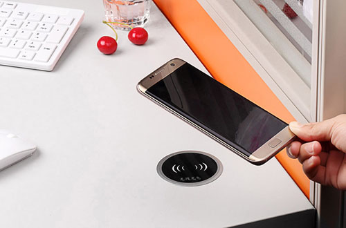 無線充電器和手機相比哪個輻射更大？